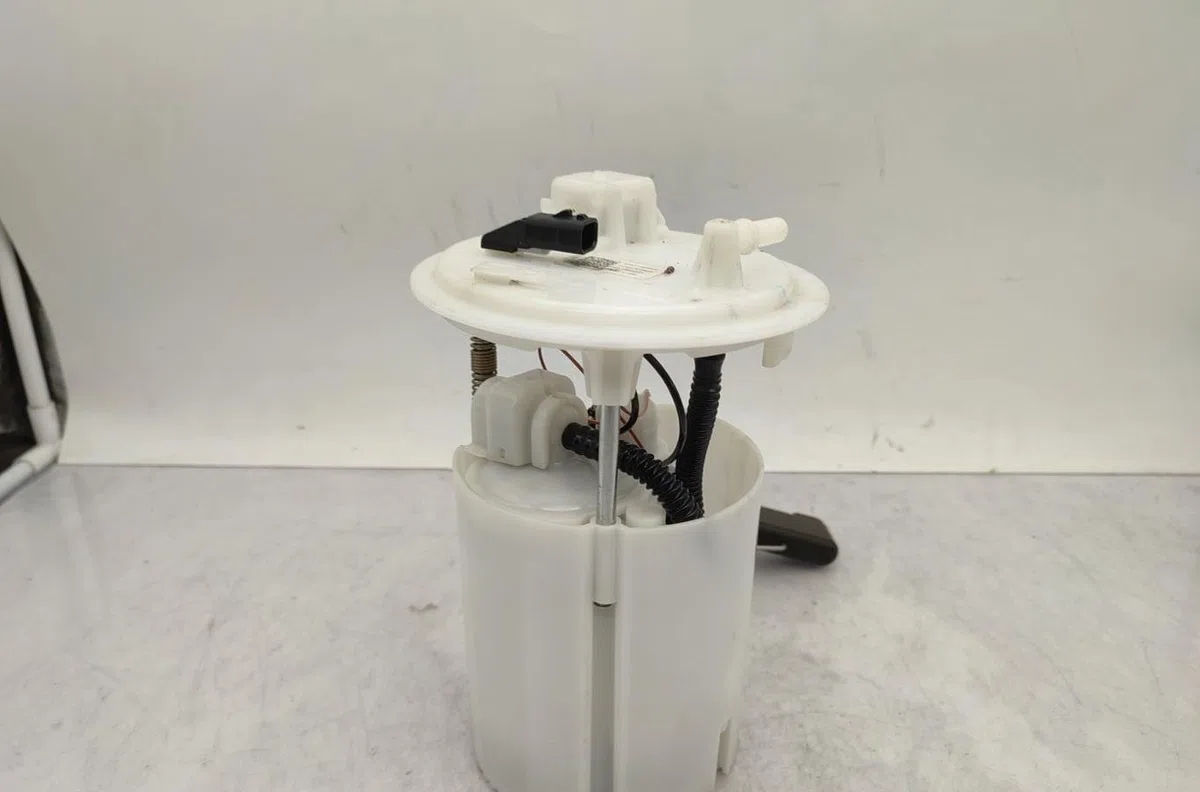 Pompe à carburant immergée RENAULT MEGANE 4 PHASE 1 occasion