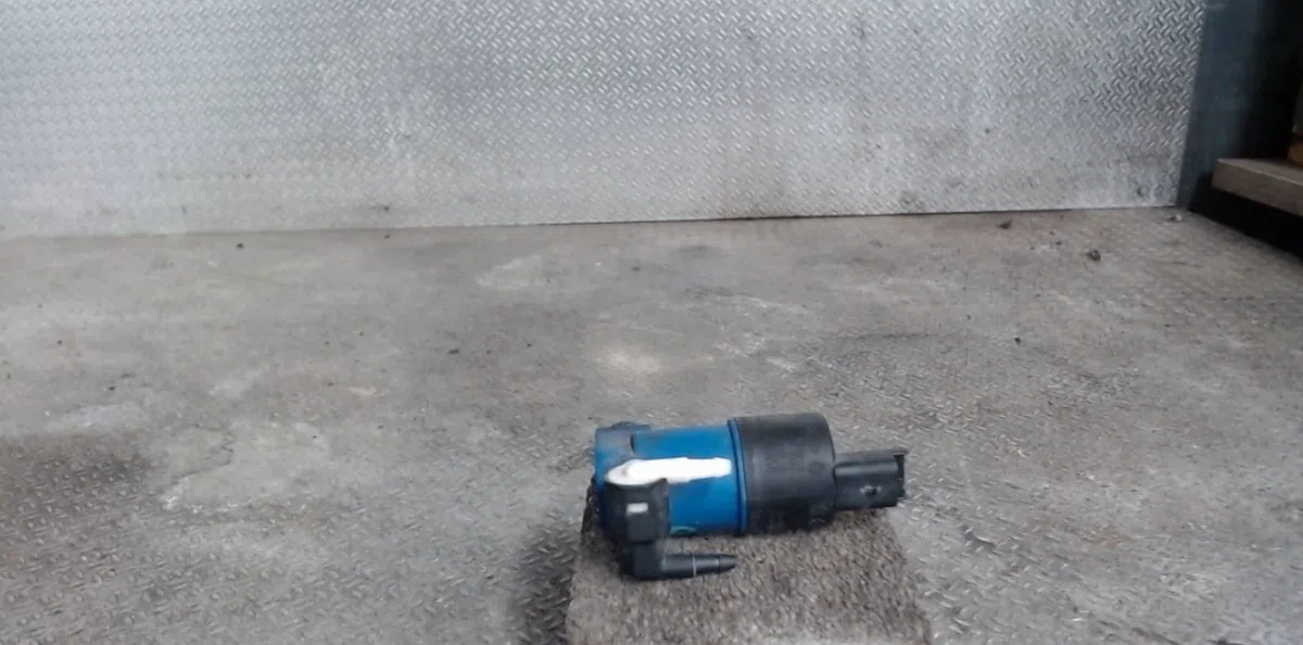 Pompe lave-glace avant RENAULT CLIO 4  CLIO 4 PHASE 1 occasion