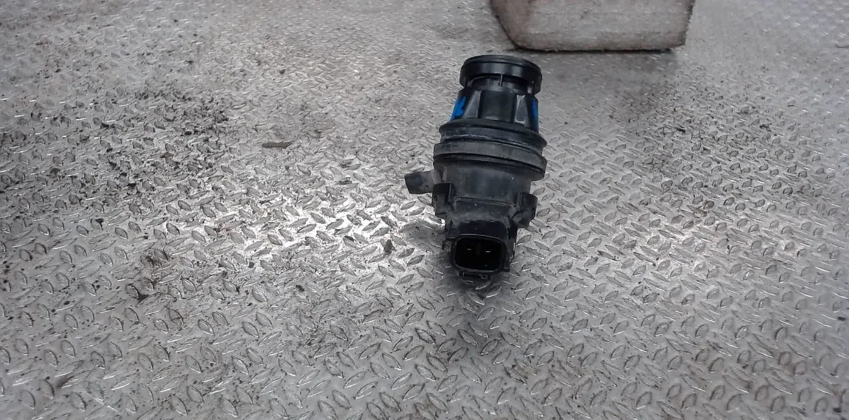 Pompe lave-glace avant TOYOTA RAV4 3  RAV4 3 PHASE 1 occasion