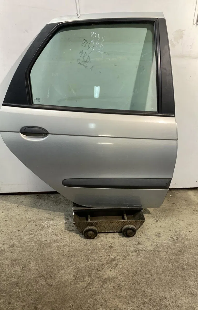 Porte arrière droite Renault SCÉNIC I Monospace (JA0-1_, FA0_) 1.9 dci (ja05, ja1f) (1999-2003) 5 portes occasion