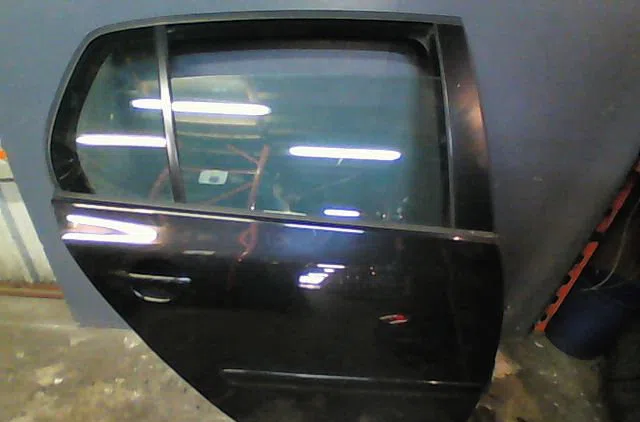 Porte arrière droite Volkswagen GOLF V (1K1) 2.0 tdi 16v (2003-2008) occasion