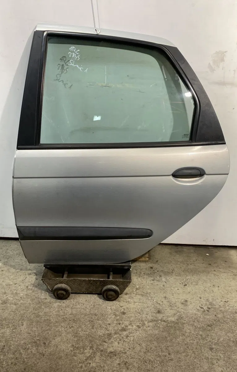 Porte arrière gauche Renault SCÉNIC I Monospace (JA0-1_, FA0_) 1.9 dci (ja05, ja1f) (1999-2003) 5 portes occasion