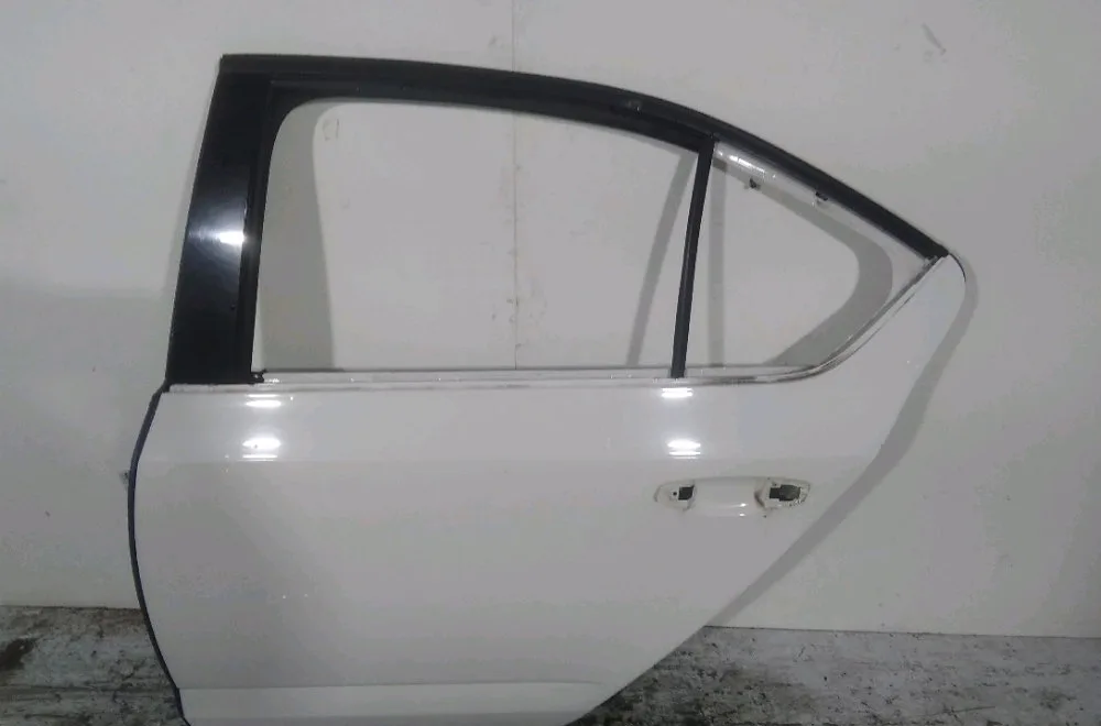Porte arrière gauche Skoda OCTAVIA III (5E3, NL3, NR3) 1.6 tdi (2012-2015) occasion