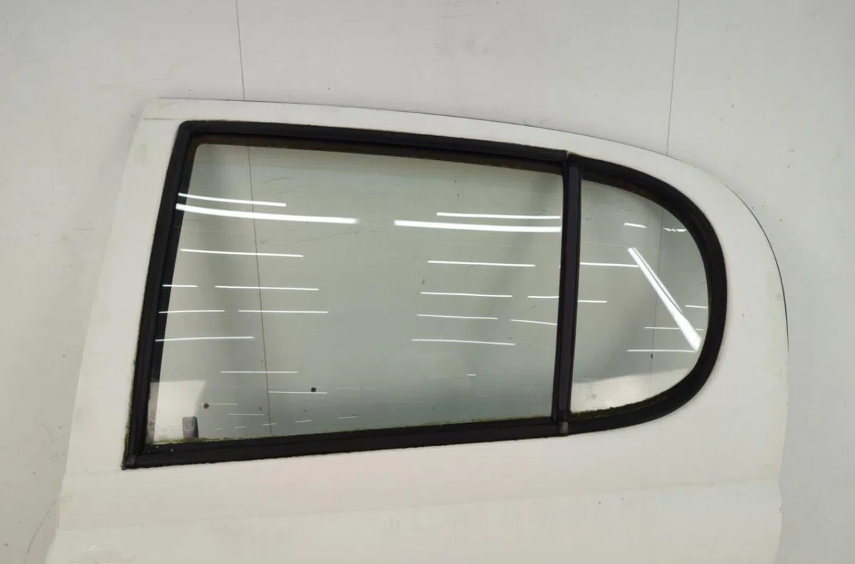 Porte arrière gauche TOYOTA YARIS 1 PHASE 1 occasion