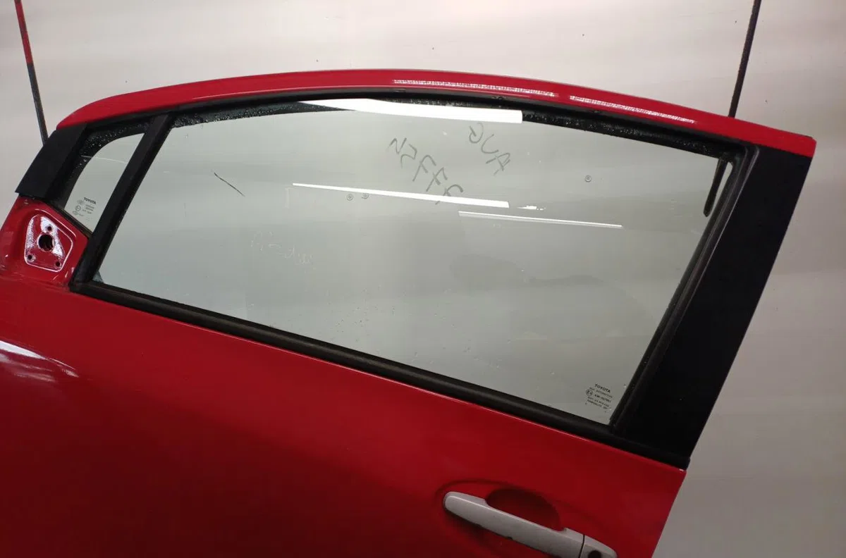 Porte avant gauche TOYOTA YARIS 2 PHASE 2 occasion
