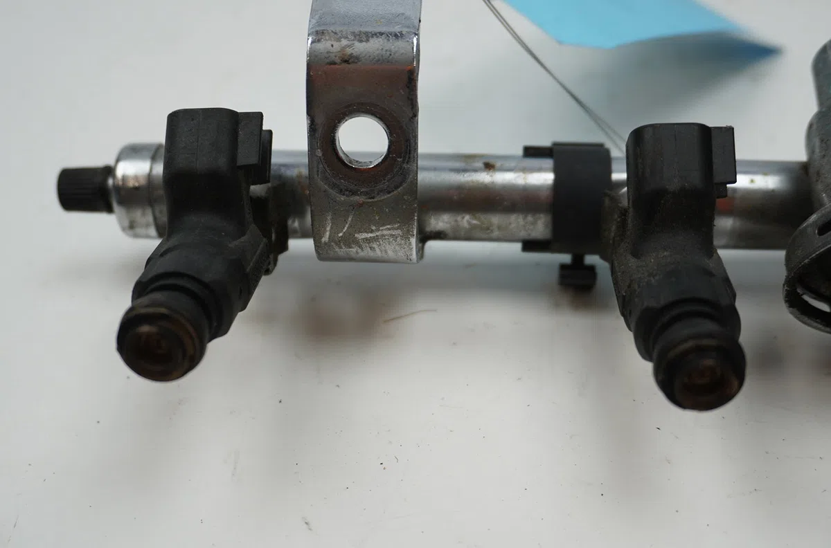 Rampe injection Mini MINI (R50, R53) One (2001-2006) occasion