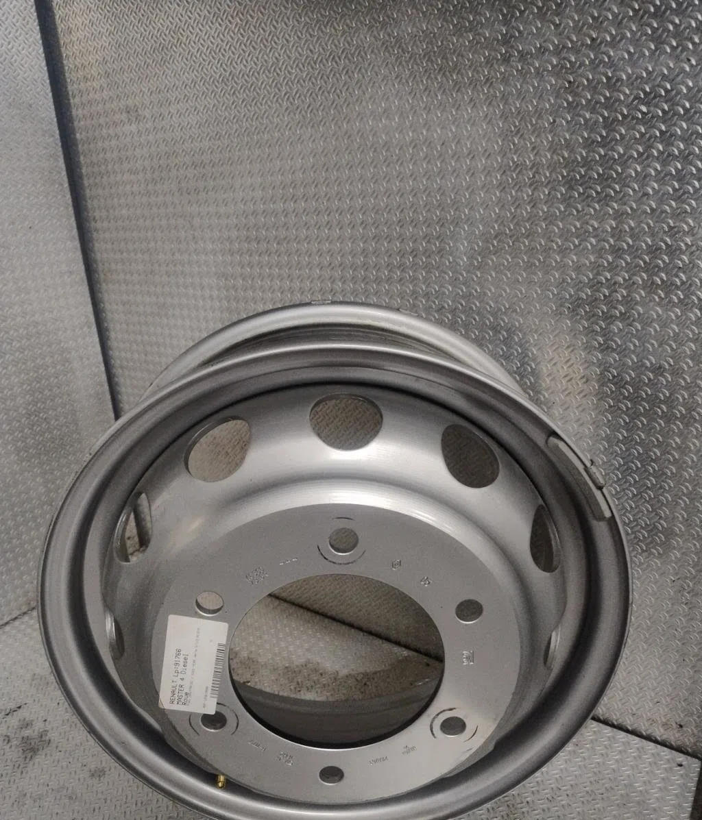 Roue de secours Renault MASTER IV Camion plate-forme-Châssis Blue dci 150 (2024) occasion