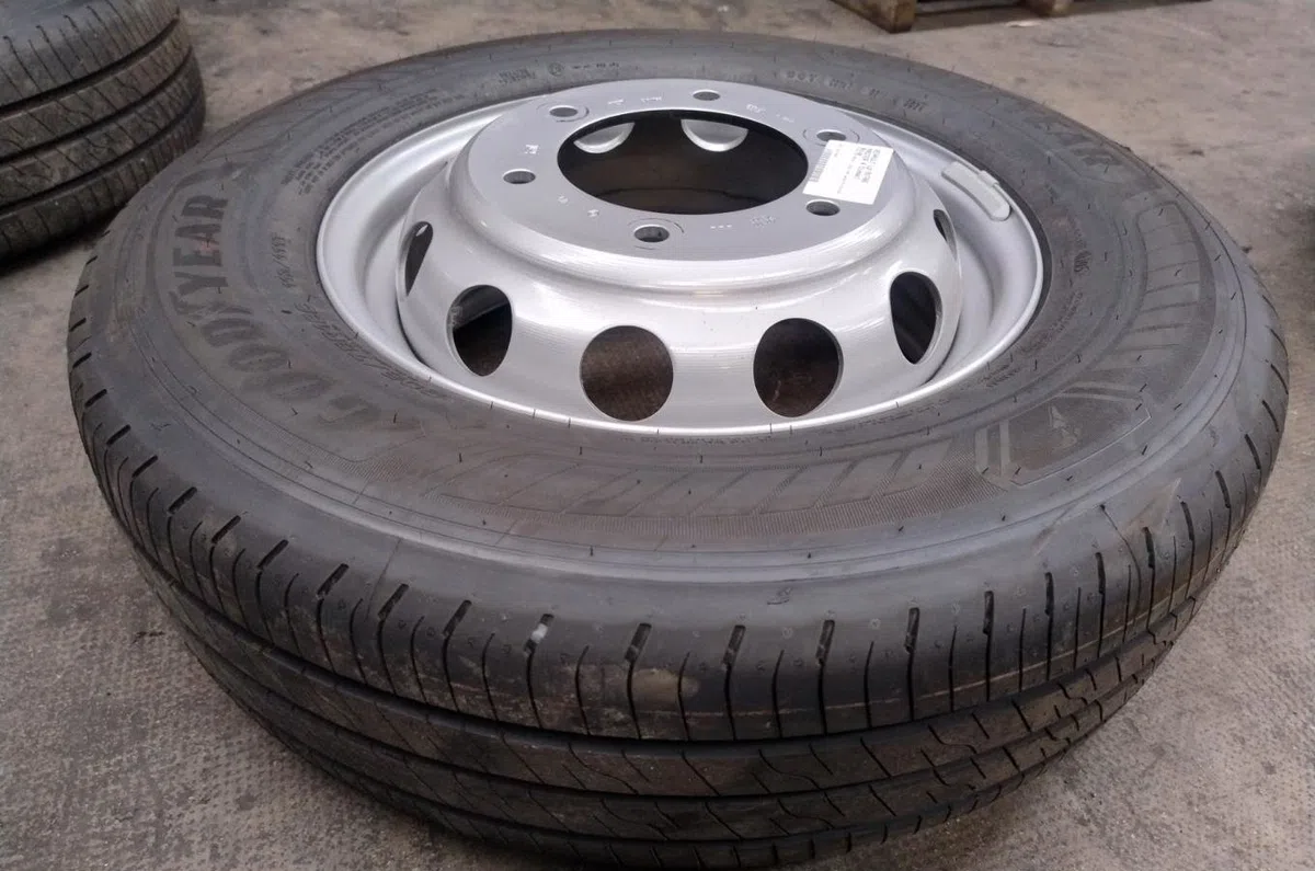 Roue de secours Renault MASTER IV Camion plate-forme-Châssis Blue dci 150 (2024) occasion