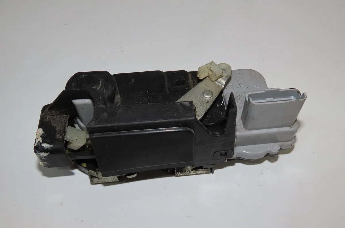 Serrure porte ard Citroen C5 II Break (RE_) 2.0 hdi (rerhrh) (2004) occasion