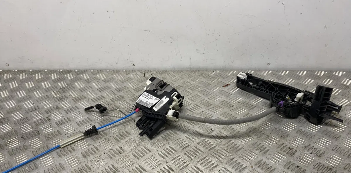 Serrure porte ard MERCEDES CLASSE A 176 PHASE 2 occasion