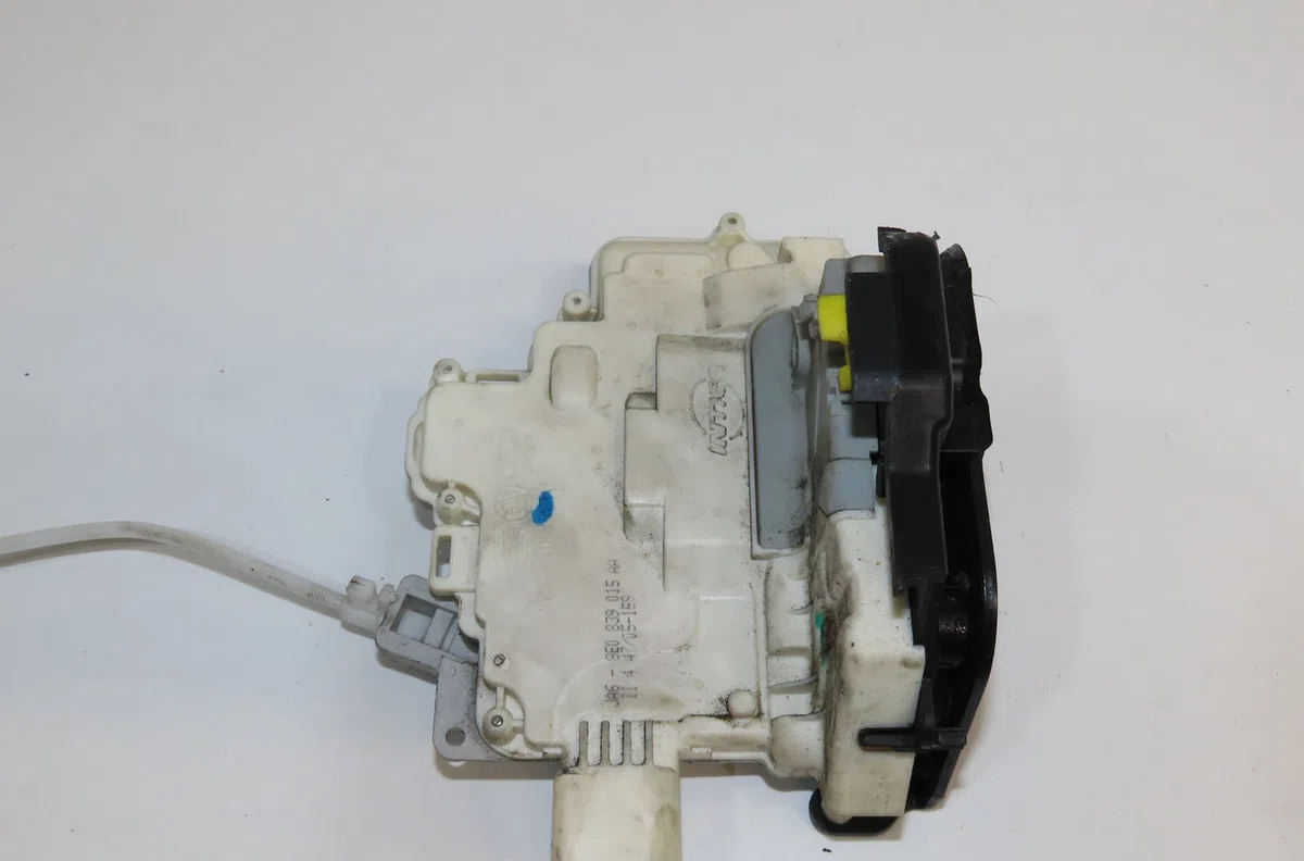 Serrure porte arg Audi A4 B7 Avant (8ED) S4 quattro (2004-2008) occasion