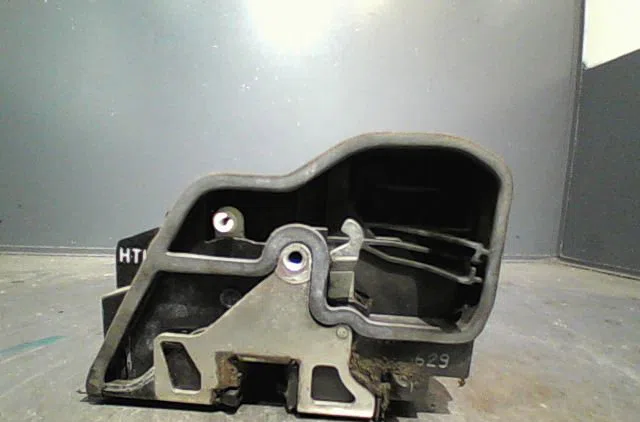 Serrure porte arg Bmw 1 (E87) 118 d (2004-2007) occasion