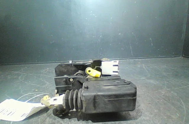 Serrure porte arg Renault CLIO I (B-C57_, 5-357_) 1.4 (1991-1998) occasion