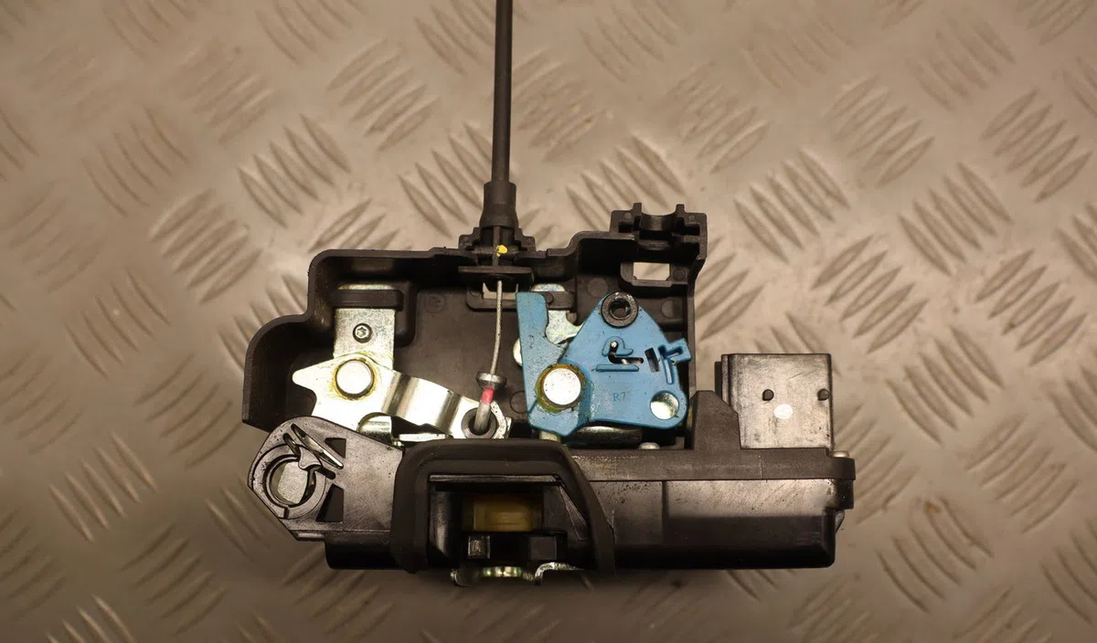 Serrure porte avd Opel ANTARA A (L07) 2.0 cdti 4x4 (2006-2011) occasion