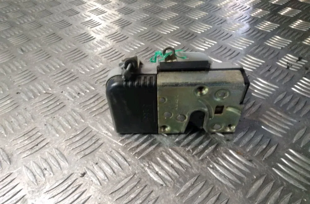 Serrure porte avd Peugeot 406 (8B) 2.2 hdi (2000-2004) occasion