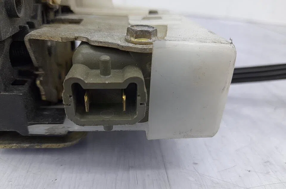 Serrure porte avd RENAULT CLIO 2 PHASE 1 occasion