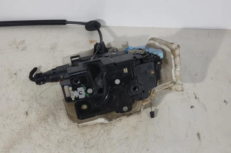 Serrure porte avd VOLKSWAGEN GOLF 5 occasion