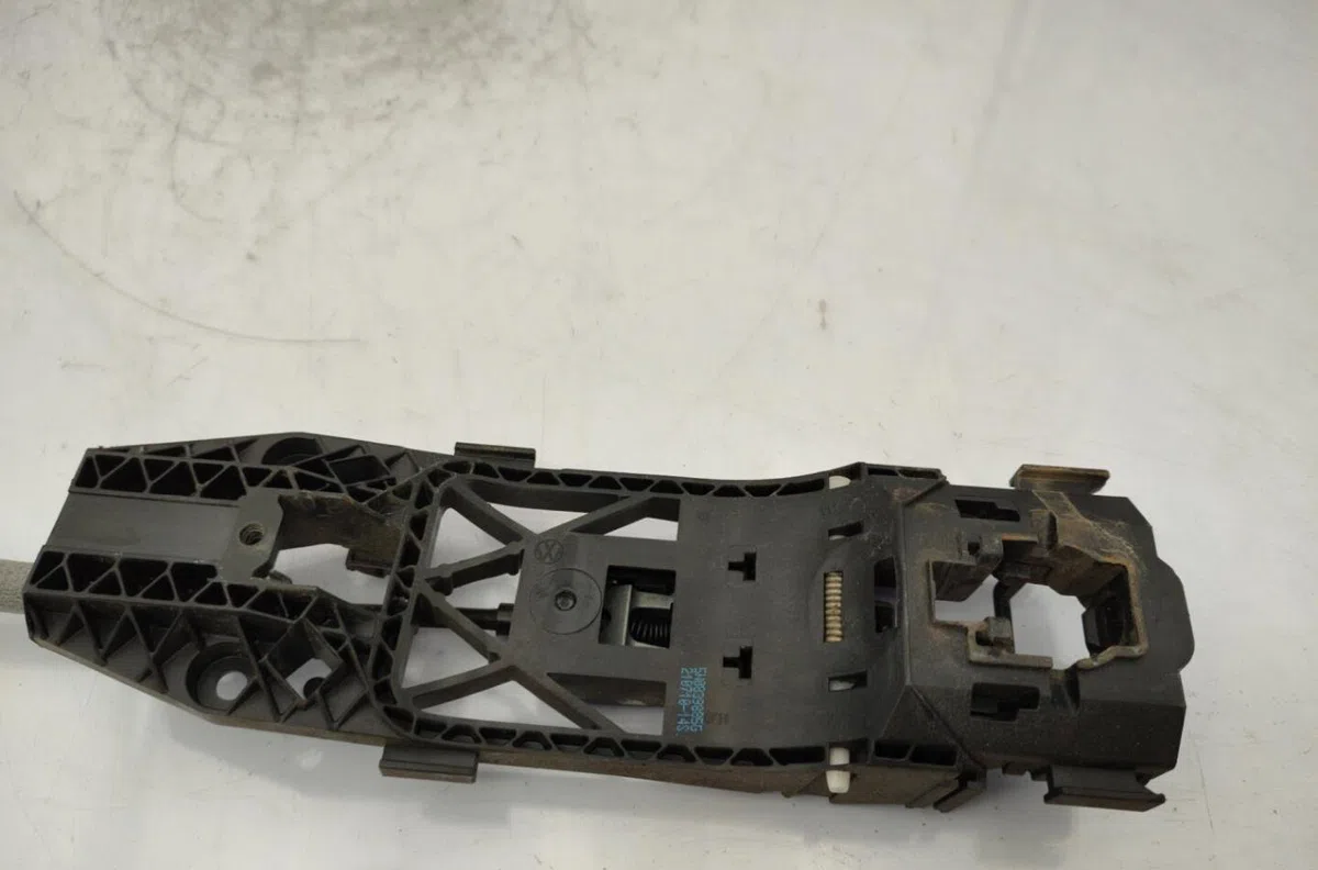 Serrure porte avd VOLKSWAGEN GOLF 6 occasion
