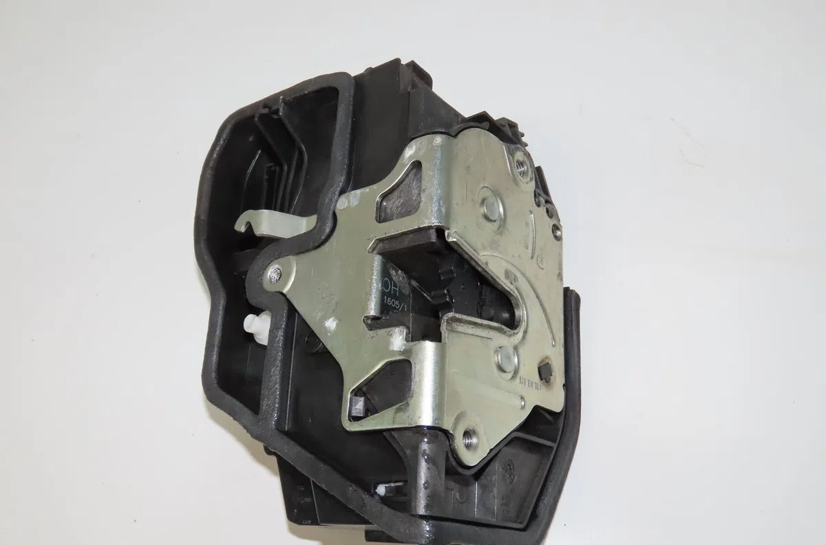 Serrure porte avg Bmw 1 (E87) 118 d (2004-2007) occasion