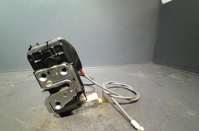 Serrure porte avg Nissan NOTE (E11, NE11) 1.5 dci (2010-2012) occasion