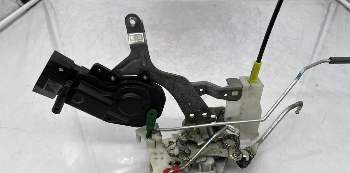 Serrure porte avg PEUGEOT 107 PHASE 2 occasion