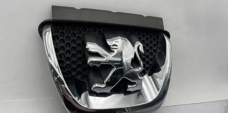 Sigle calandre PEUGEOT 308 1 SW PHASE 1 BREAK occasion