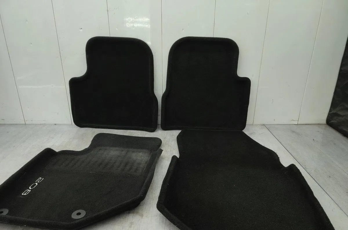 Tapis de sol PEUGEOT 208 2 occasion