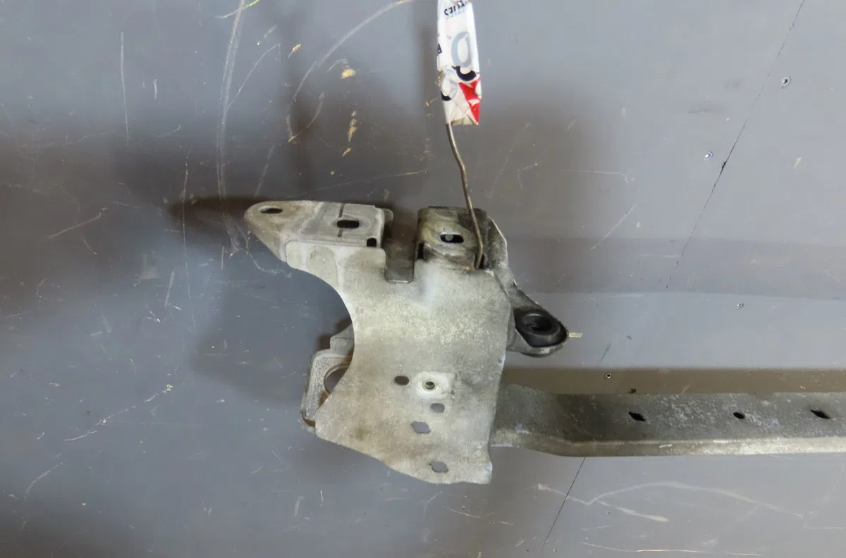 Traverse inférieure armature avant RENAULT LAGUNA 2003 occasion