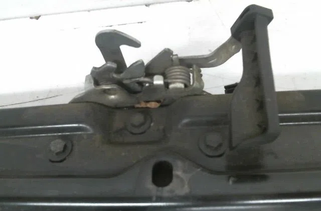 Traverse supérieure armature avant PEUGEOT 206 occasion