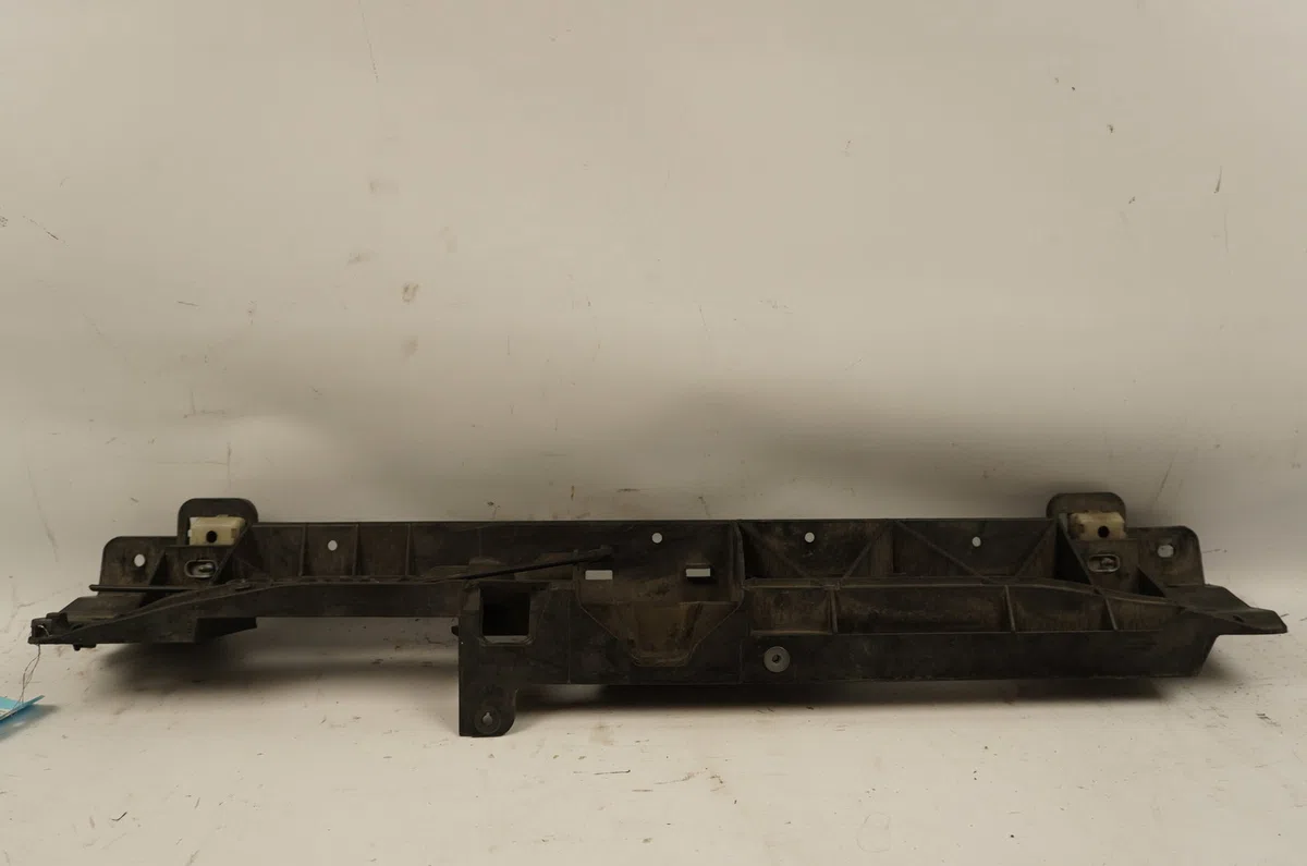 Traverse supérieure armature avant Peugeot 3008 SUV (MC_, MR_, MJ_, M4_) 1.2 thp- puretech 130 (mrhnsm, mrhnsu, mrhnsj,