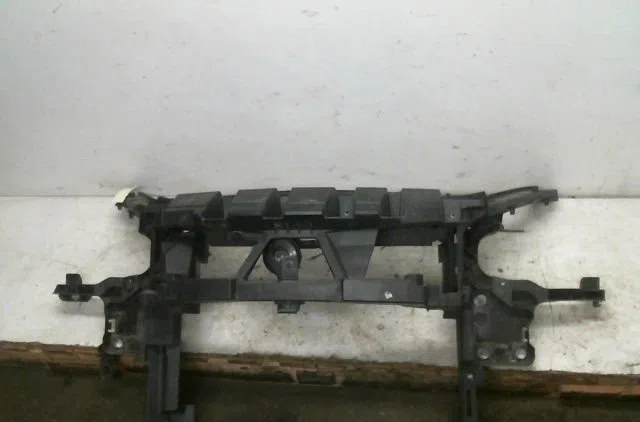 Traverse supérieure armature avant RENAULT MEGANE SCENIC occasion