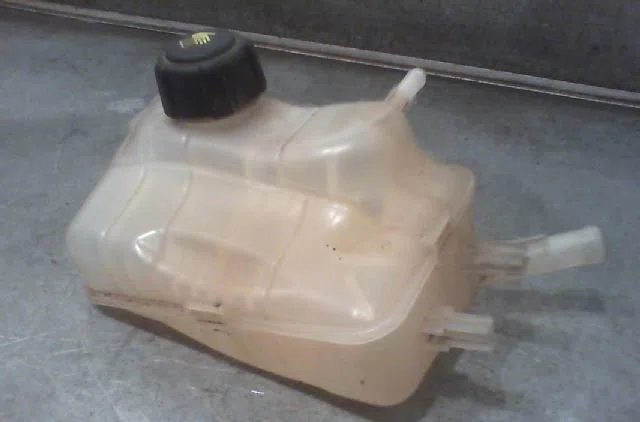 Vase expansion RENAULT MEGANE III Phase 1 11-2008--01-2012 occasion