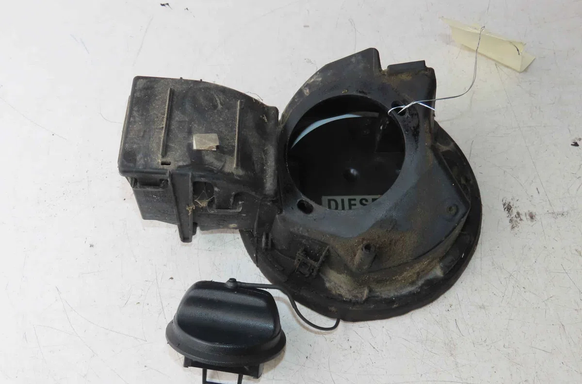 Volet de trappe carburant RENAULT CLIO IV occasion